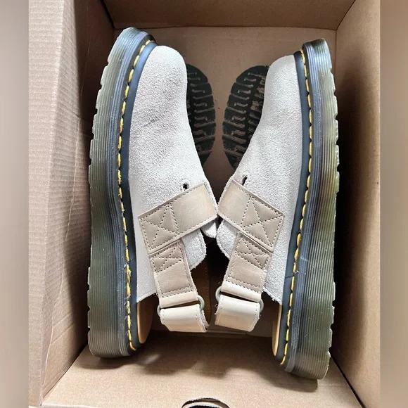 Dr.Martens, size 6 in women I use them one time in good condition. - Picture 4 of 4